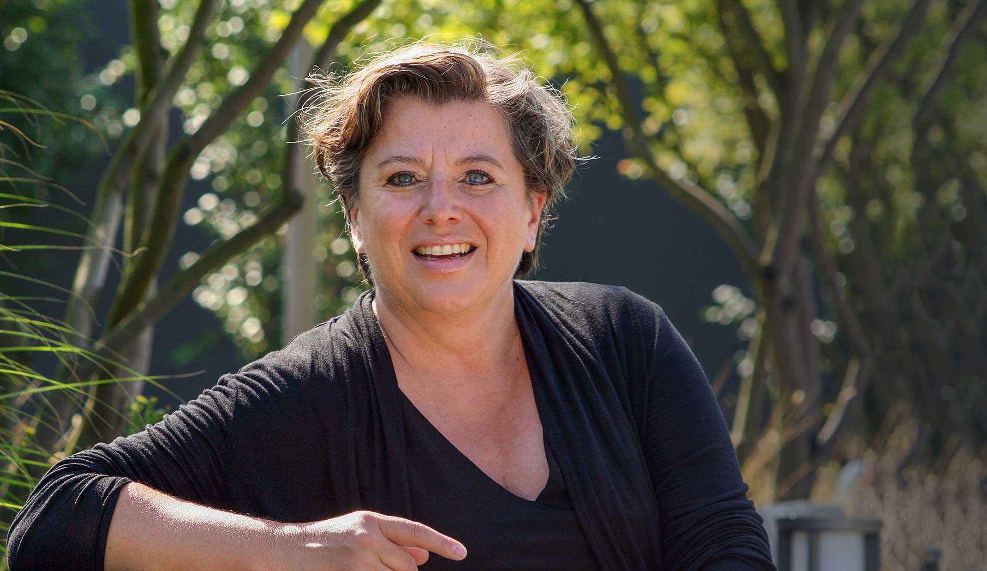 Porträt von Tania Schweitzer.